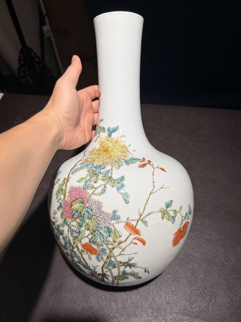 清光绪 粉彩秋菊图天球瓶 - 图3
