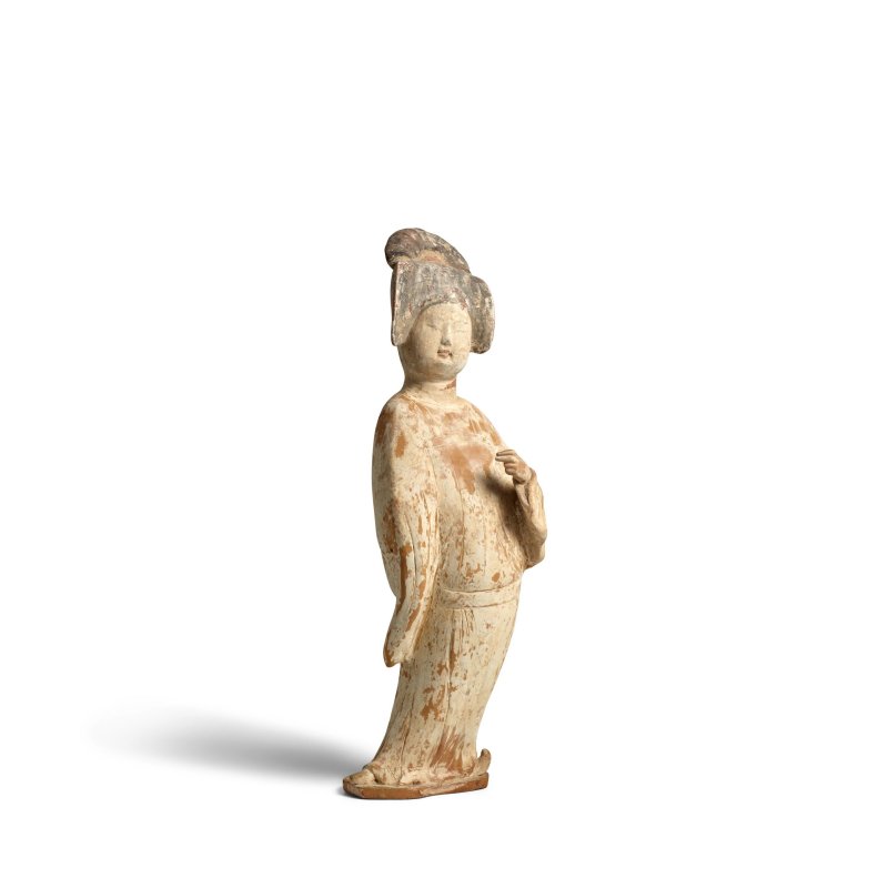 唐 陶加彩仕女立俑 | A PAINTED POTTERY FIGURE A 'FAT LADY' - 图2