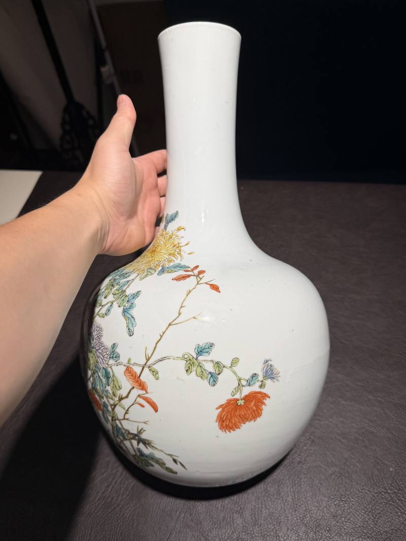 清光绪 粉彩秋菊图天球瓶 - 图4