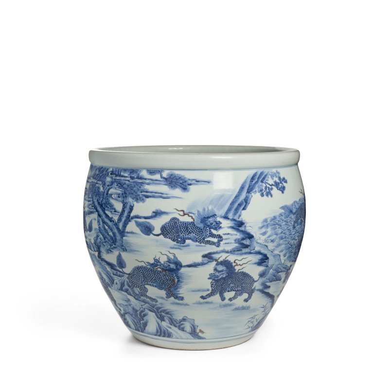 青花釉裏紅海水江崖瑞獸圖大缸 | AN UNDERGLAZE-BLUE COPPER-RED 'MYTHICAL BEAST' JARDINIÈRE