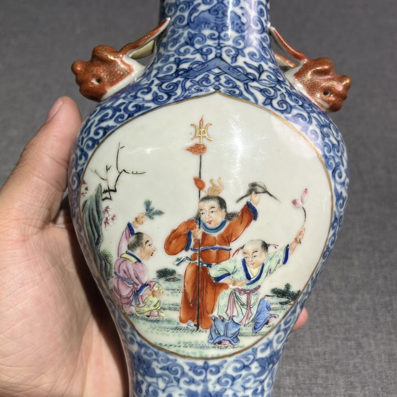 民国青花粉彩婴戏兽耳瓶一对 - 图6