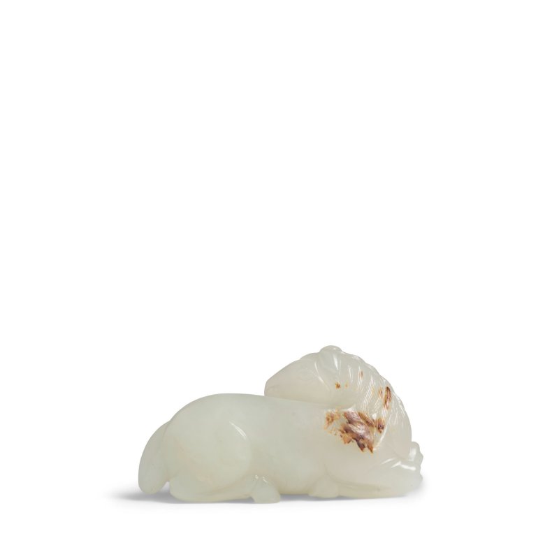 清 白玉雕馬擺件 | A WHITE JADE FIGURE OF A RECUMBENT HORSE - 图3