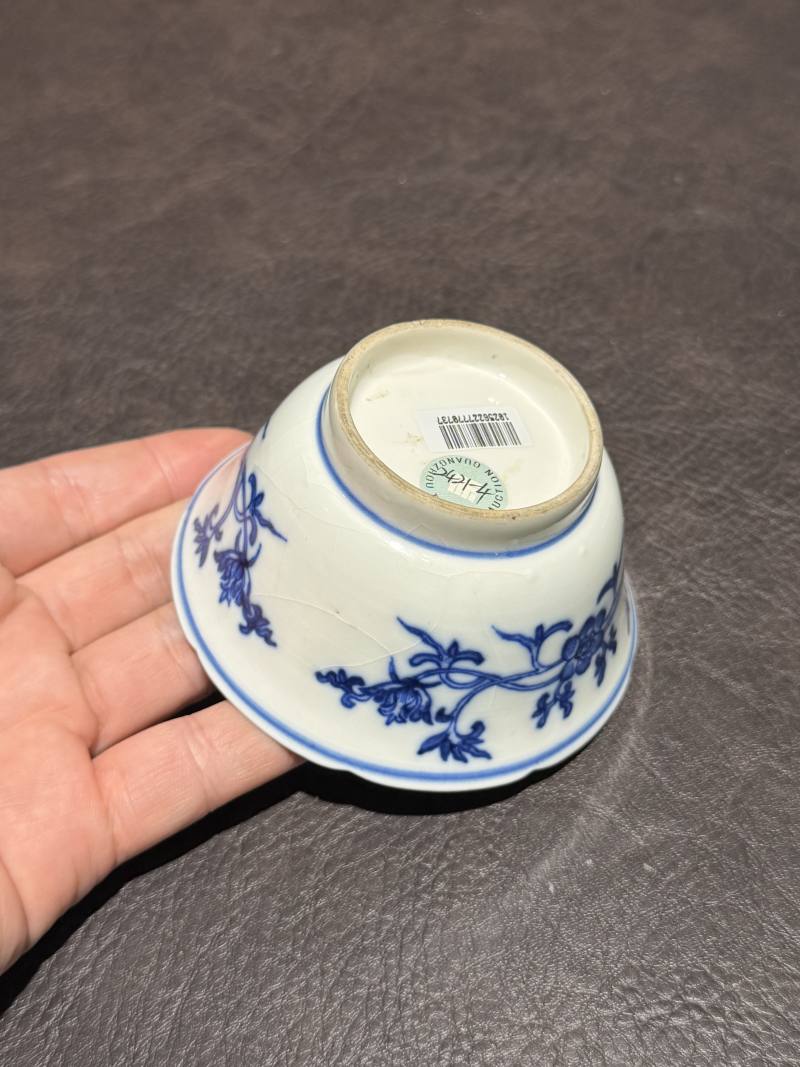 清康熙 青花缠枝花卉内模印花口杯 - 图9