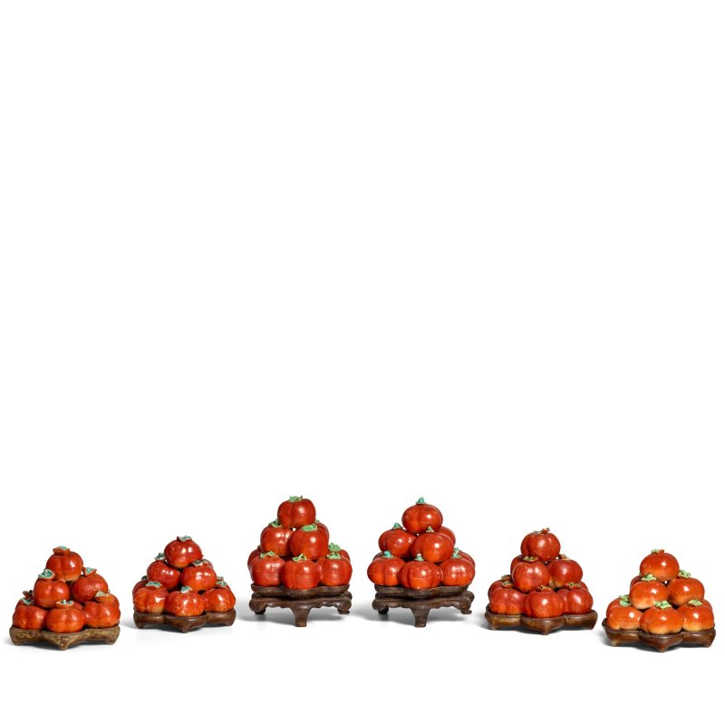 十九世紀 柿形像生瓷桌供一組六件 | A GROUP OF SIX ENAMELED PORCELAIN PERSIMMONS CLUSTERS - 图1