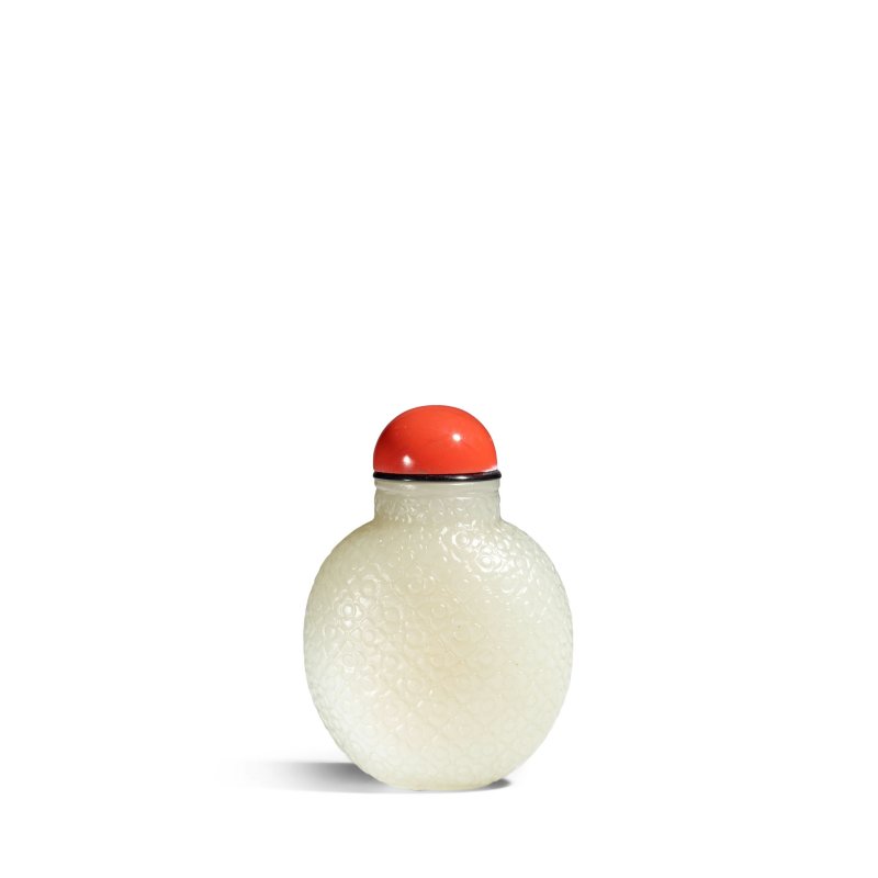 青白玉錦地紋鼻煙壺一件 | A WHITE JADE DIAPER-PATTERNED SNUFF BOTTLE - 图4