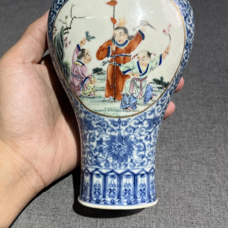 民国青花粉彩婴戏兽耳瓶一对 - 图7