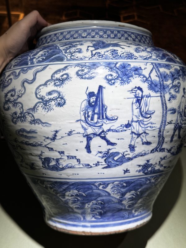 明正统 青花“西王母祝寿”、“三清对弈”、“八仙过海”图大罐 - 图4
