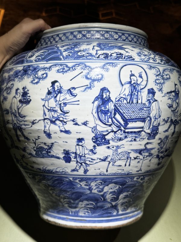 明正统 青花“西王母祝寿”、“三清对弈”、“八仙过海”图大罐 - 图6