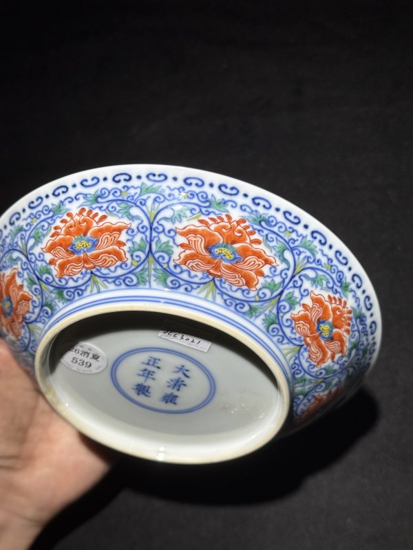 清雍正 青花五彩矾红宝相花纹盘 - 图16