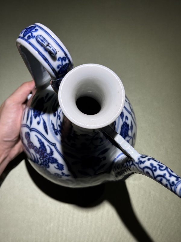 清乾隆 青花缠枝枇杷寿桃纹执壶 - 图28