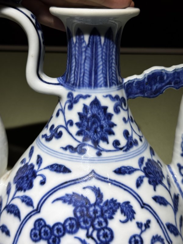 清乾隆 青花缠枝枇杷寿桃纹执壶 - 图29