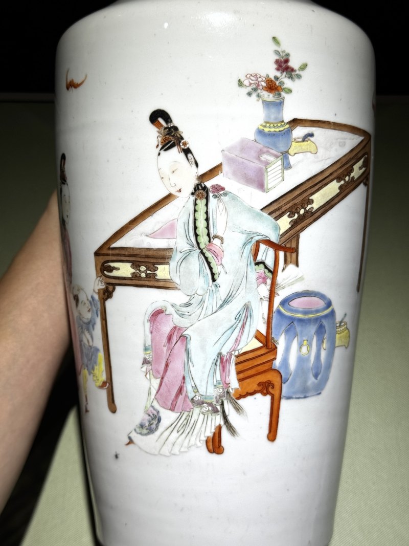 清雍正 粉彩仕女婴戏图软棒槌瓶 - 图9
