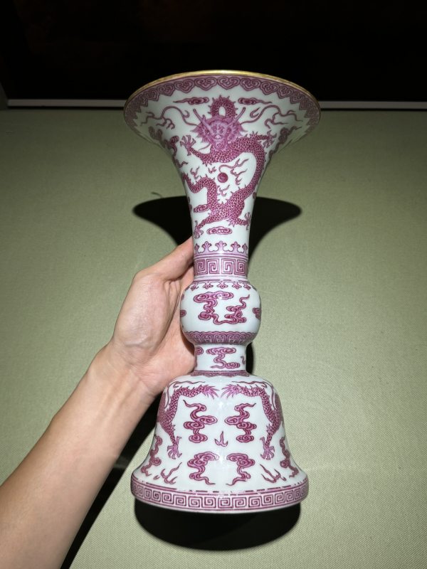 清乾隆 胭脂红彩描金云龙纹花觚 - 图4