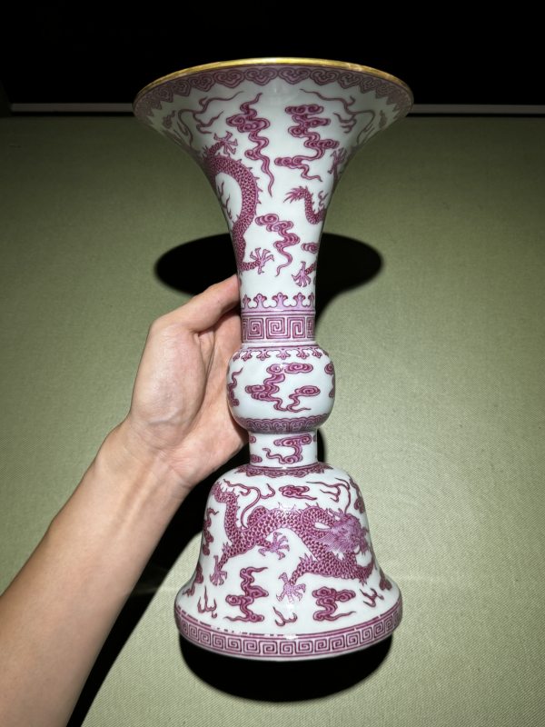 清乾隆 胭脂红彩描金云龙纹花觚 - 图5