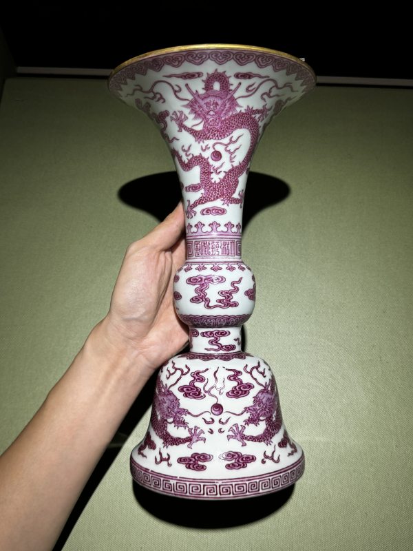 清乾隆 胭脂红彩描金云龙纹花觚 - 图6