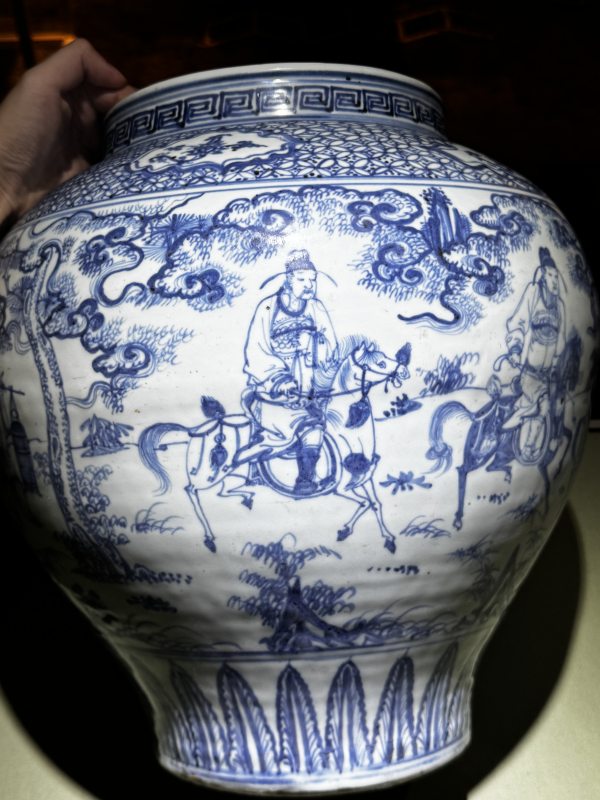 明景泰 青花携琴访友图大罐 - 图3