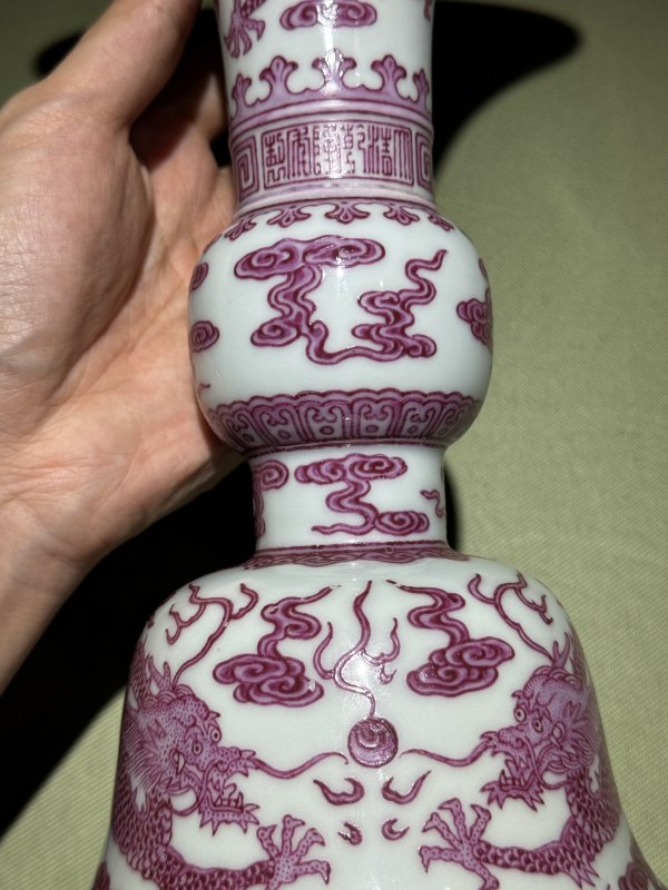 清乾隆 胭脂红彩描金云龙纹花觚 - 图9