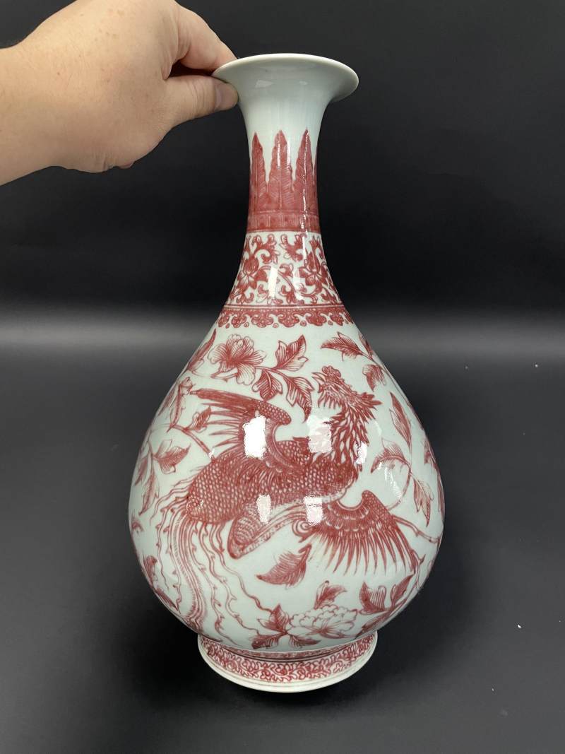 清雍正 釉里红穿花凤纹大玉壶春瓶 - 图2