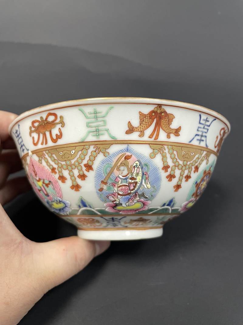 清中期 粉彩七珍图碗一对 - 图4