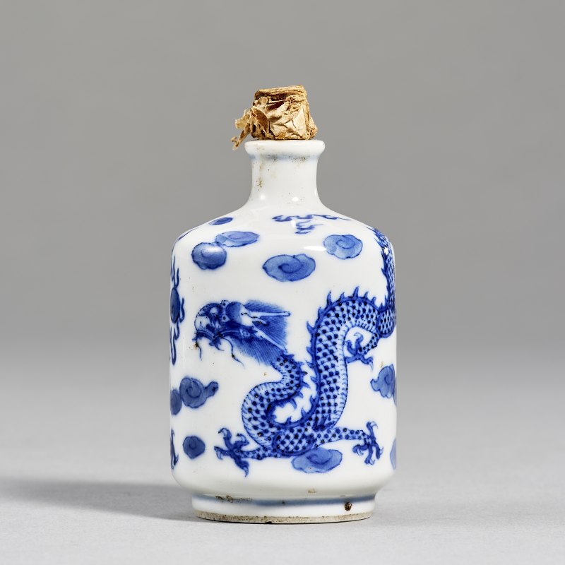 清 青花龙纹鼻烟壶 - 图2