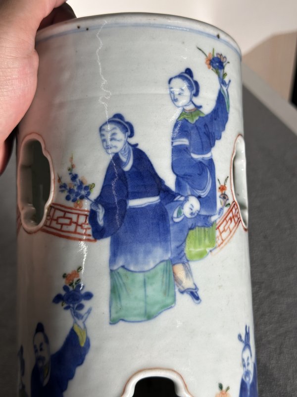 清中期 斗彩人物开窗帽筒 - 图6
