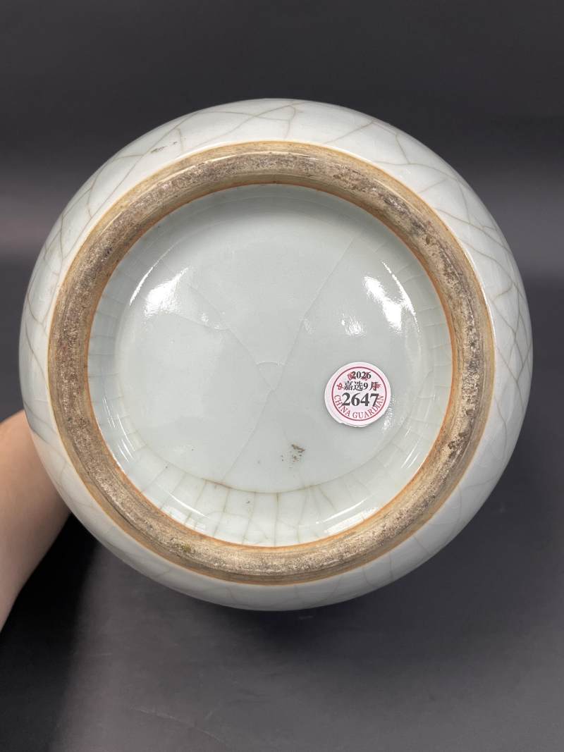 清乾隆 仿哥釉三羊开泰太白罐 - 图7