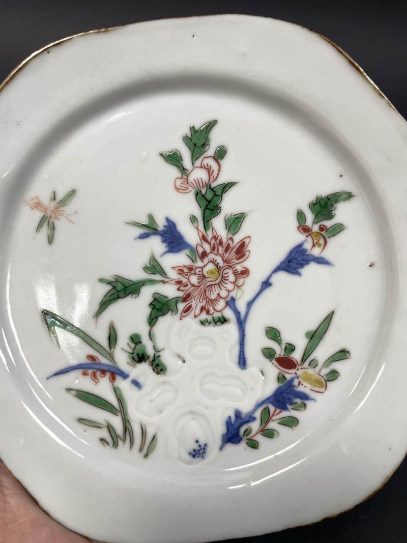 明天启 青花五彩洞石花卉纹盘一对 - 图3