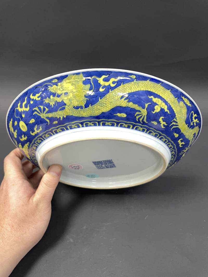 清乾隆 青花地黄彩云龙纹大盘 - 图9