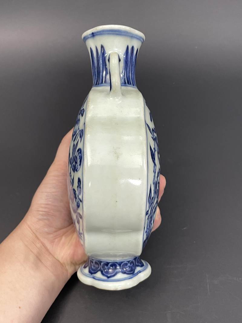 清乾隆 青花花鸟纹小抱月瓶 - 图3