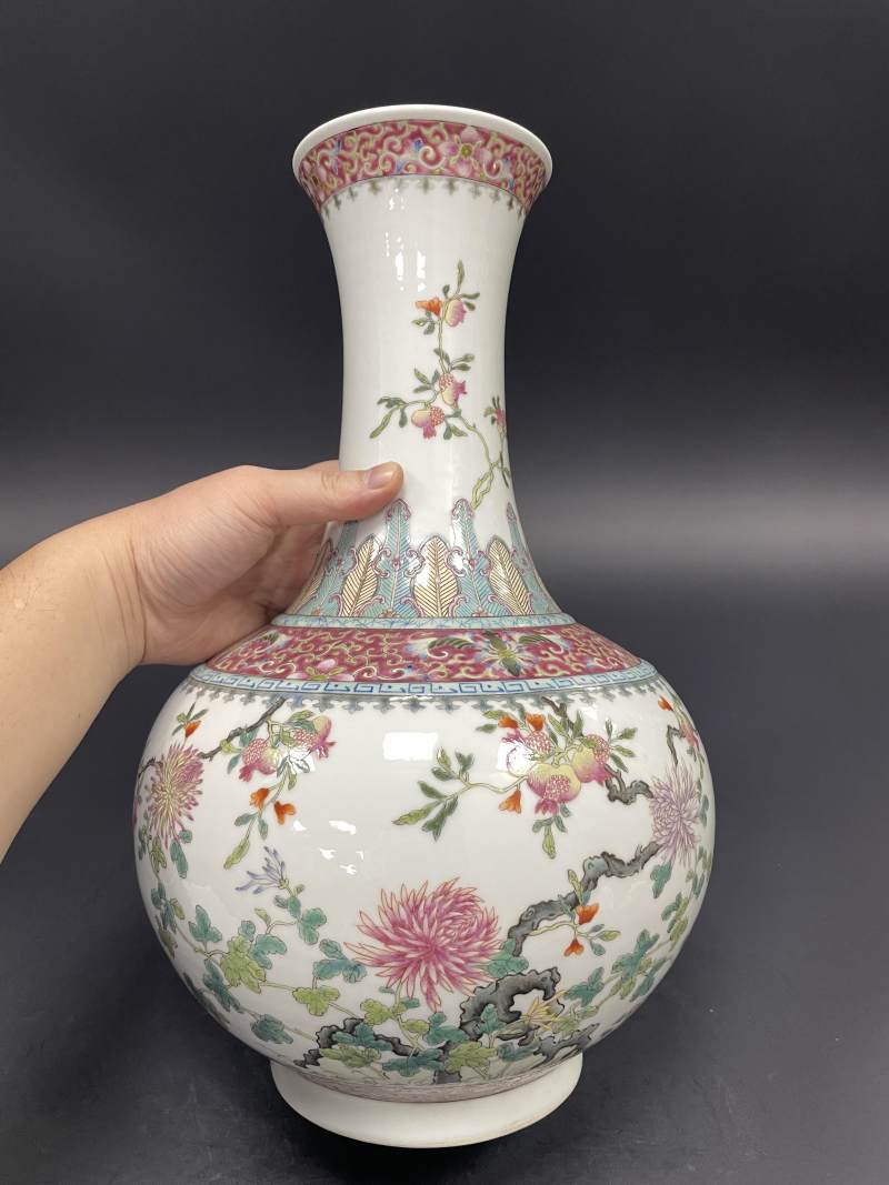 民国 粉彩花果纹赏瓶 - 图2
