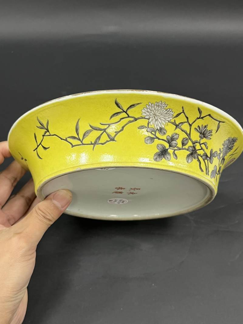 清晚期 黄地墨彩菊花纹花盆带奁一对 - 图16