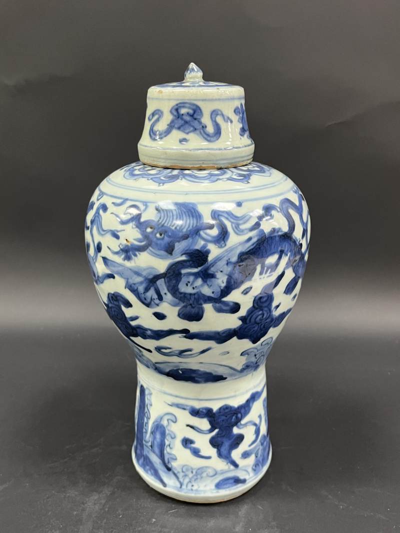 明晚期 青花应龙纹带盖梅瓶 - 图2