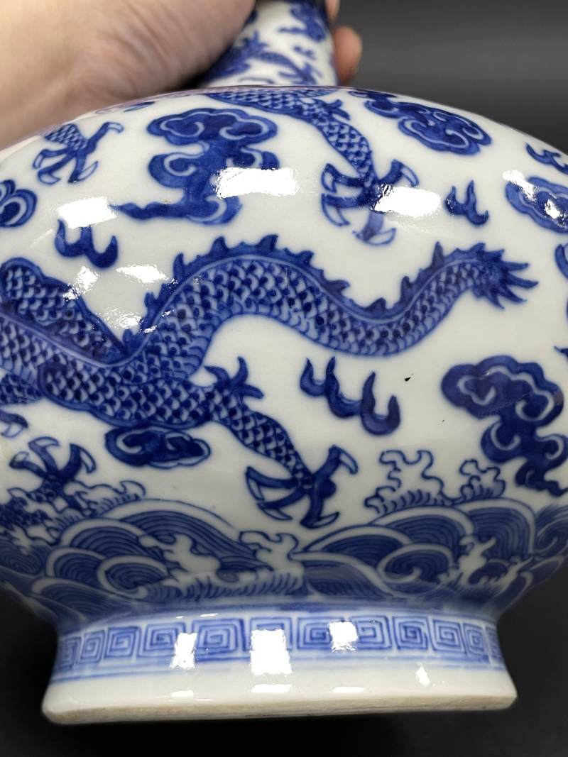 清道光 青花九龙图荸荠瓶 - 图13