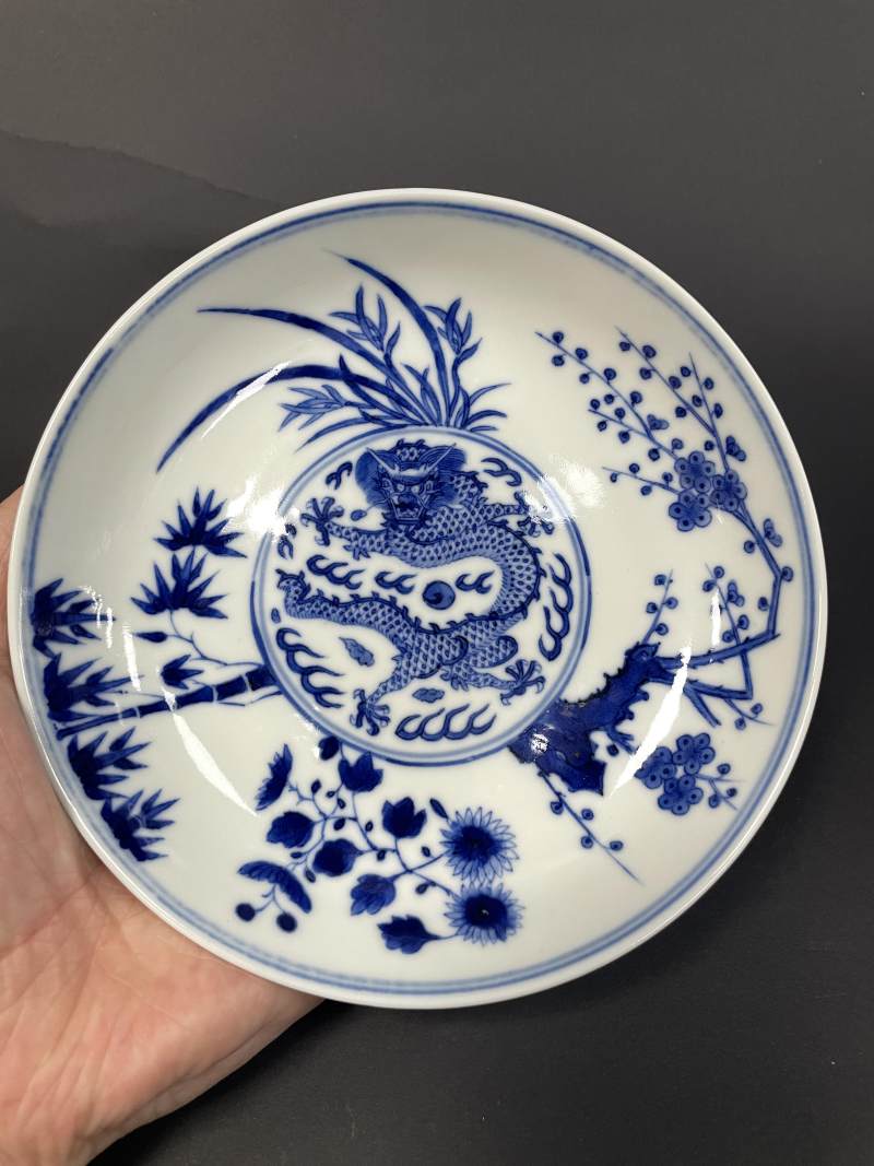 清光绪 青花梅兰竹菊四君子开光云龙纹盘 - 图2