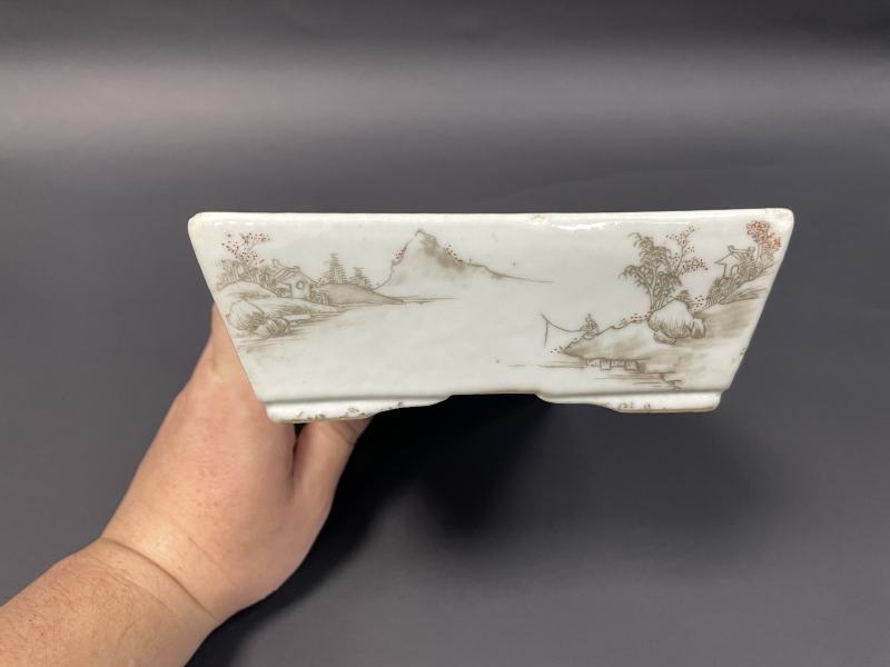 清雍正 矾红墨彩人物纹长方水仙盆 - 图6