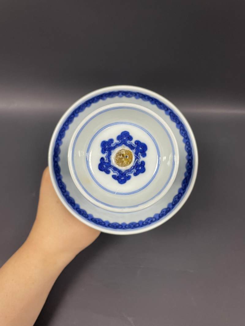 清道光 青花缠枝莲托八宝纹烛台 - 图8