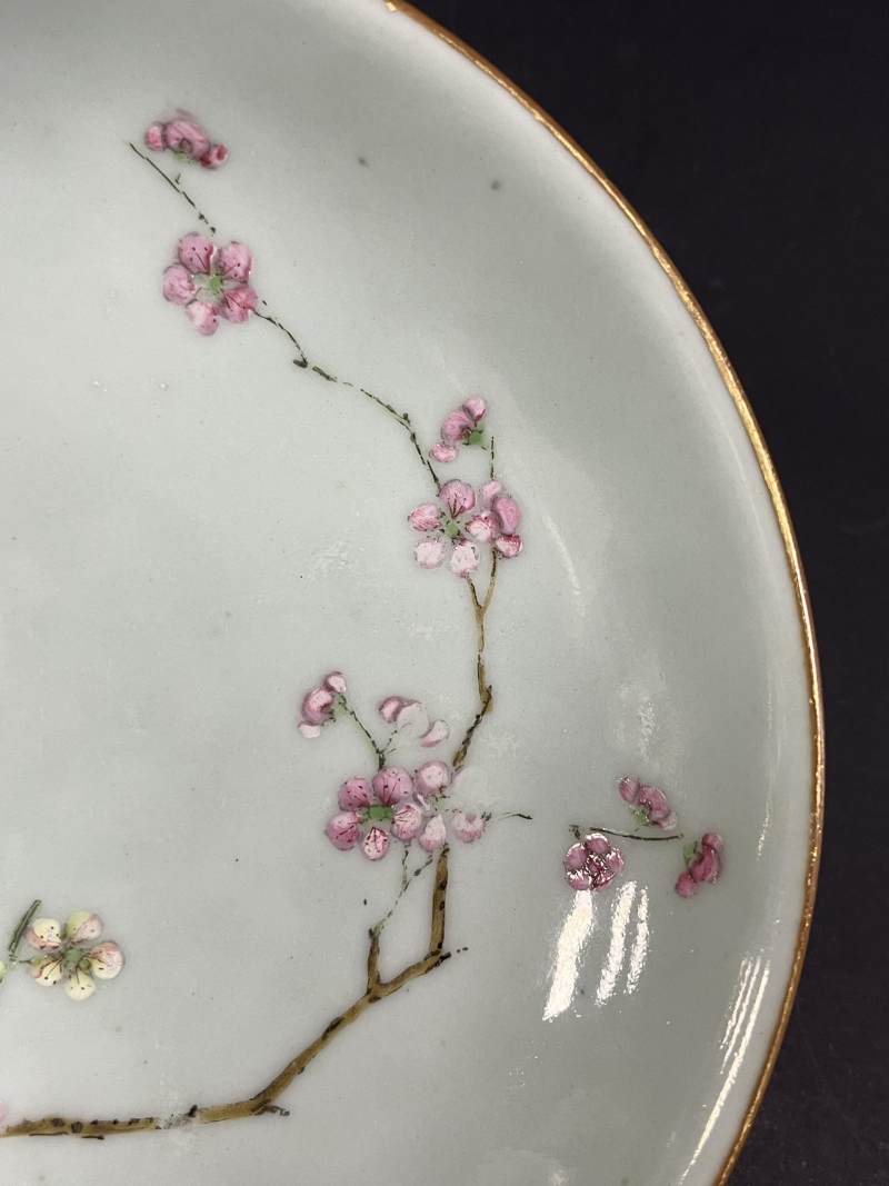 清乾隆 青釉粉彩过枝梅花纹盘 - 图14