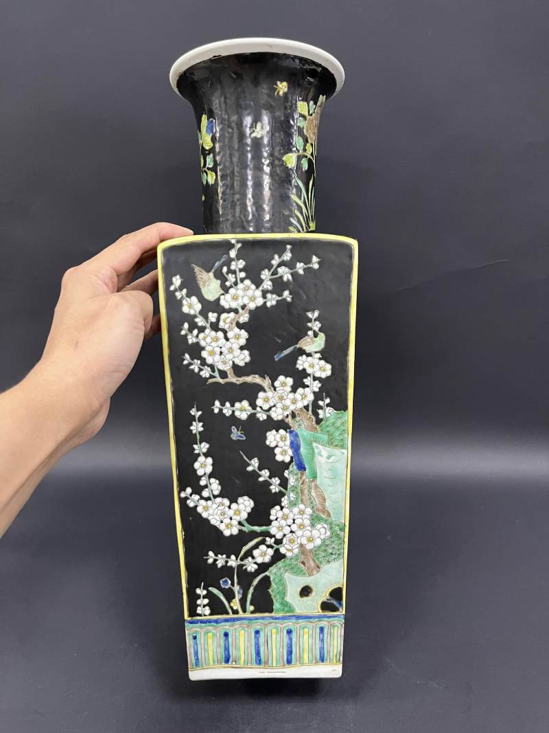 清晚期 墨地素三彩四季花卉纹天圆地方瓶一对 - 图22