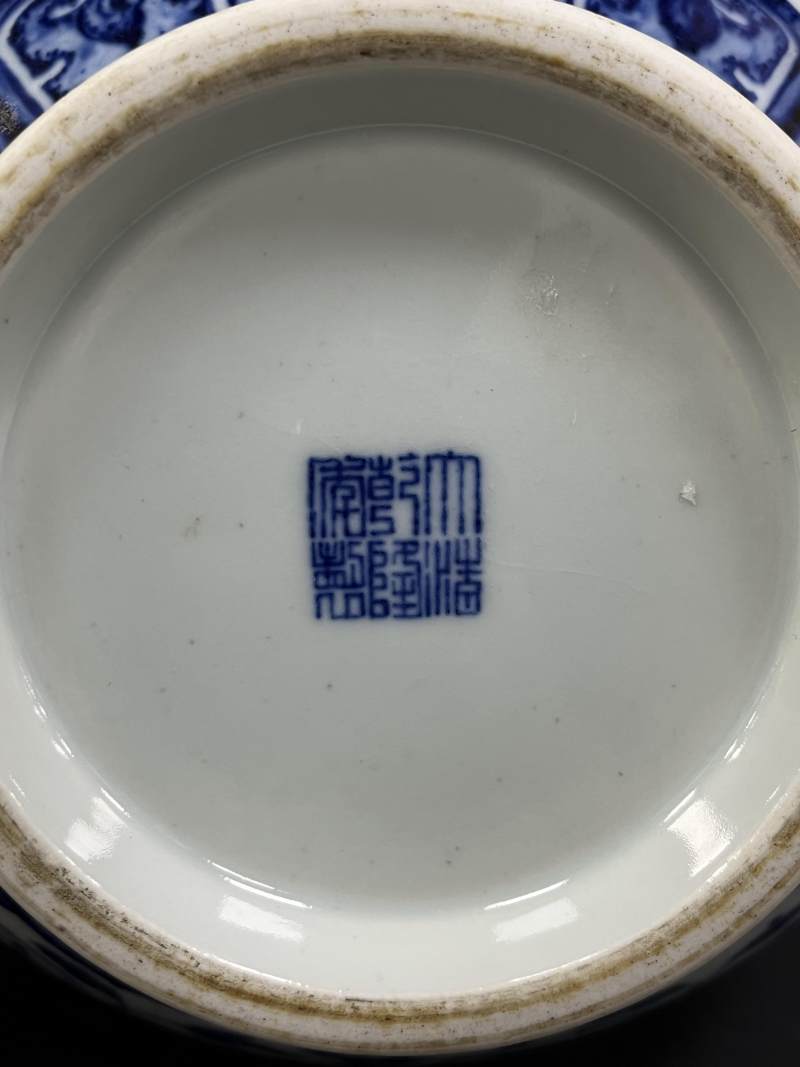 清乾隆 青花缠枝莲纹赏瓶 - 图7