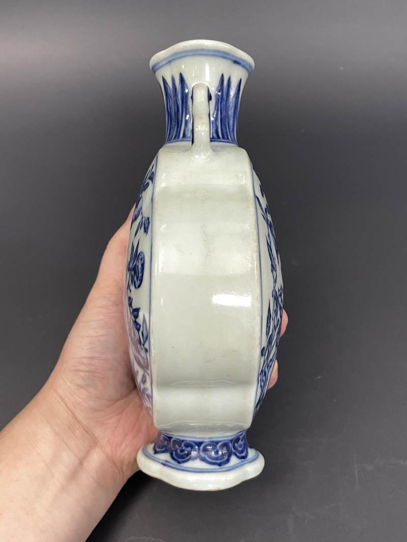 清乾隆 青花花鸟纹小抱月瓶 - 图5