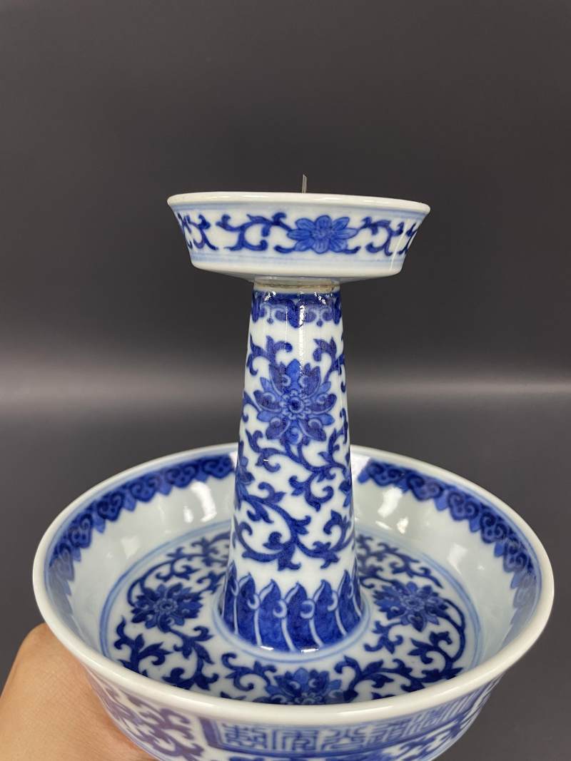 清道光 青花缠枝莲托八宝纹烛台 - 图9
