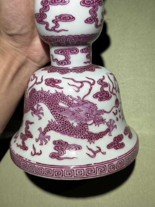清乾隆 胭脂红彩描金云龙纹花觚 - 图13