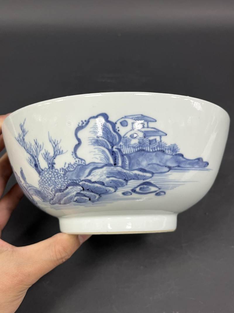 清雍正 青花山水人物纹大碗一对 - 图4