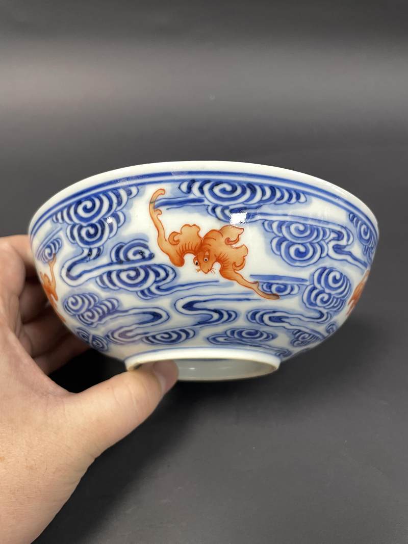 清晚期 青花矾红云蝠纹卧足碗 - 图2