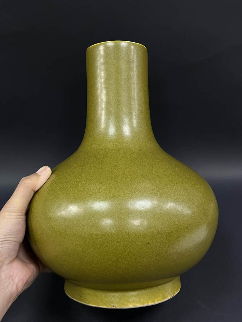 清光绪 茶叶末釉荸荠瓶 - 图2