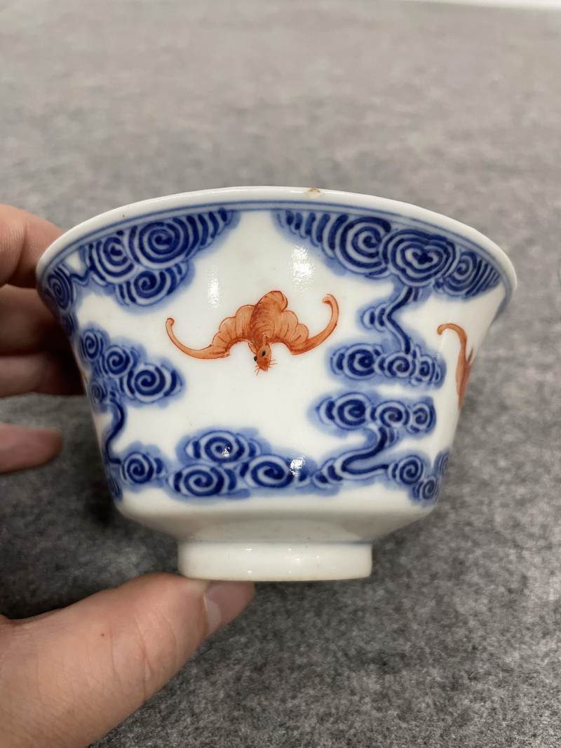 清光绪 青花矾红洪福齐天图杯、碗、盖碗、盘、匙八十三只 - 图81