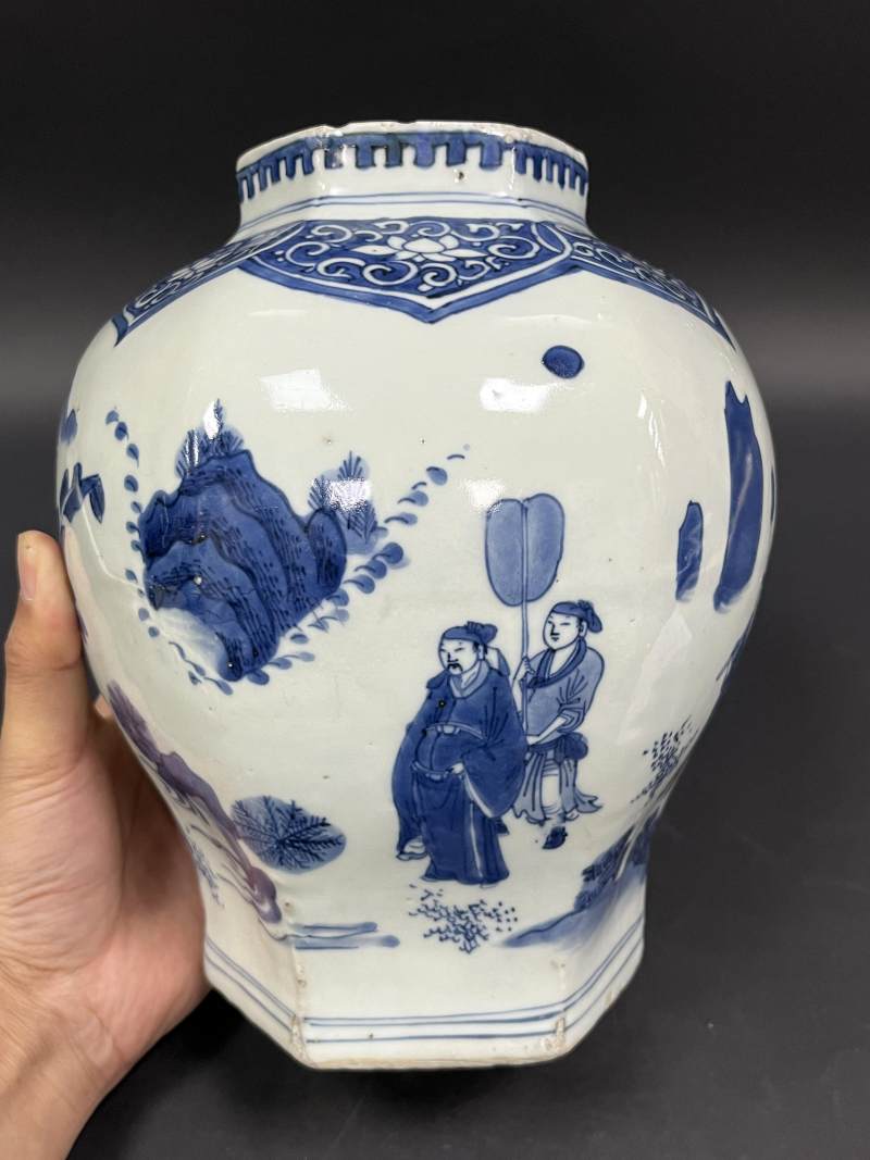 明崇祯 青花高士图六方罐 - 图2