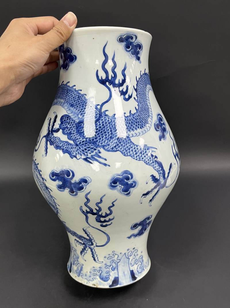 清雍正 青花云龙纹橄榄尊 - 图4
