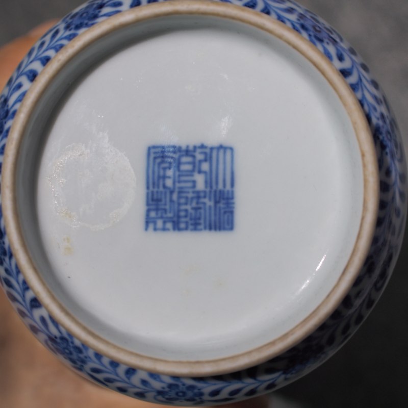清乾隆 青花折枝花卉纹锥瓶 - 图21