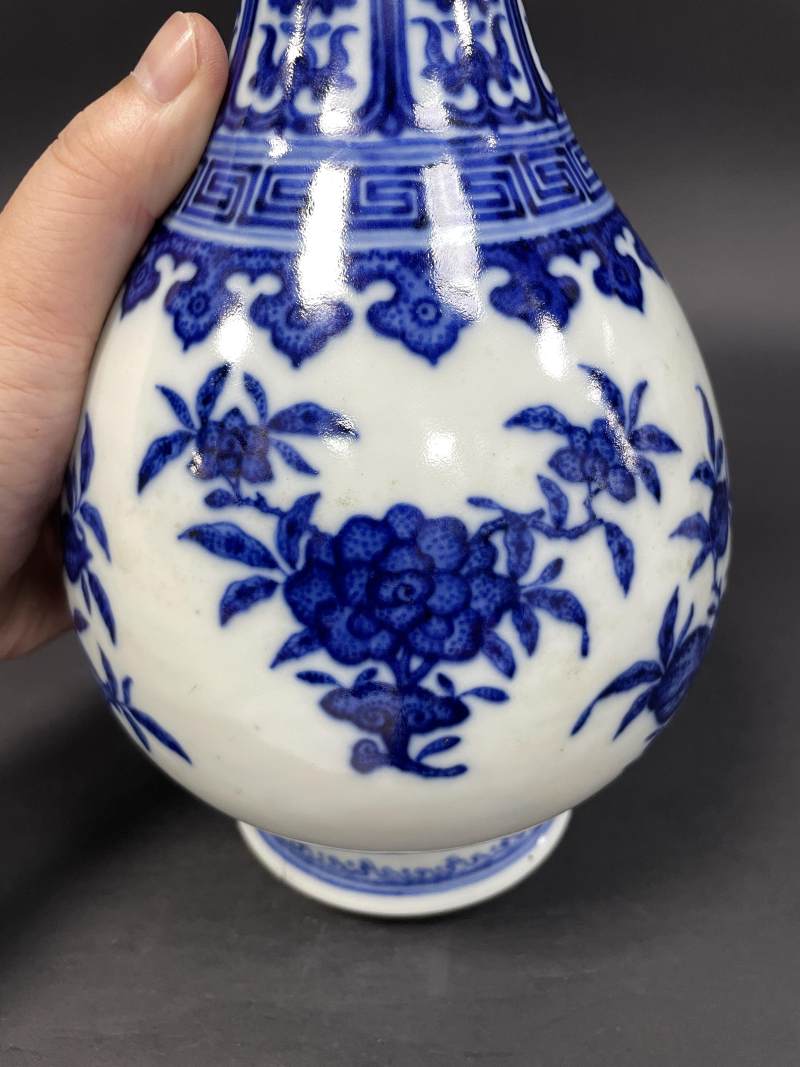 清中期 青花折枝花果纹蒜头瓶 - 图10